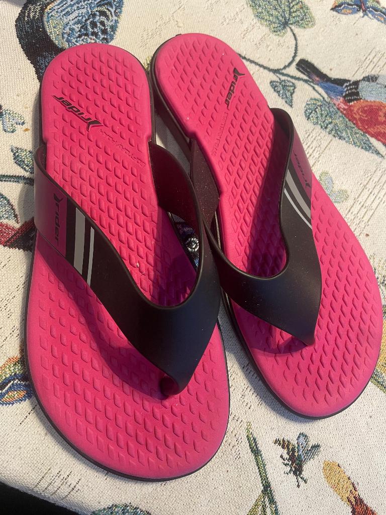 Slippers rider 35, Meisje, Overige typen, Ophalen of Verzenden, Zo goed als nieuw