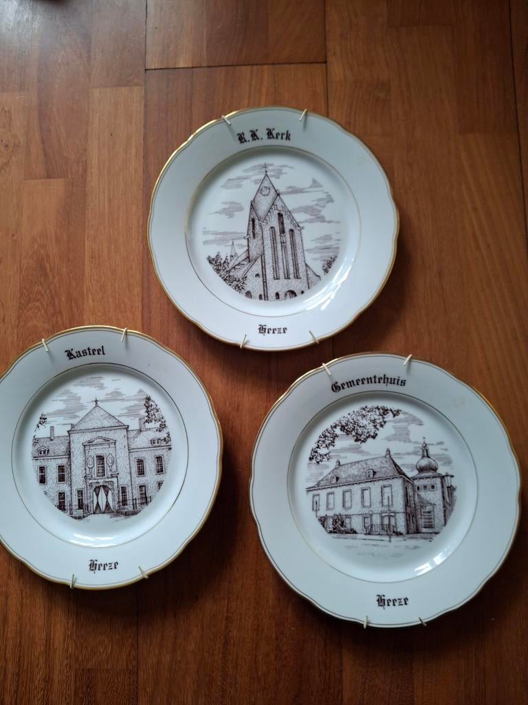 3 wandborden uit Heeze, gemeentehuis, kasteel,  en R.K. kerk, Ophalen of Verzenden