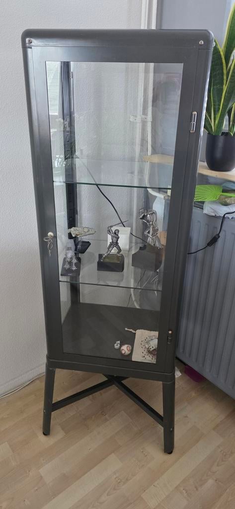 IKEA Fabrikör Vitrinekast - Zo goed als nieuw, Huis en Inrichting, Kasten | Vitrinekasten, Ophalen, Met deur(en), Industrieel, Modern