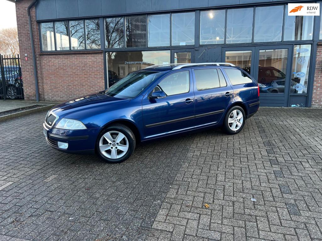Skoda Octavia Combi 1.8 TSI Elegance Attractive Business, Na, Voorwielaandrijving, Gebruikt, Zwart, 4 cilinders