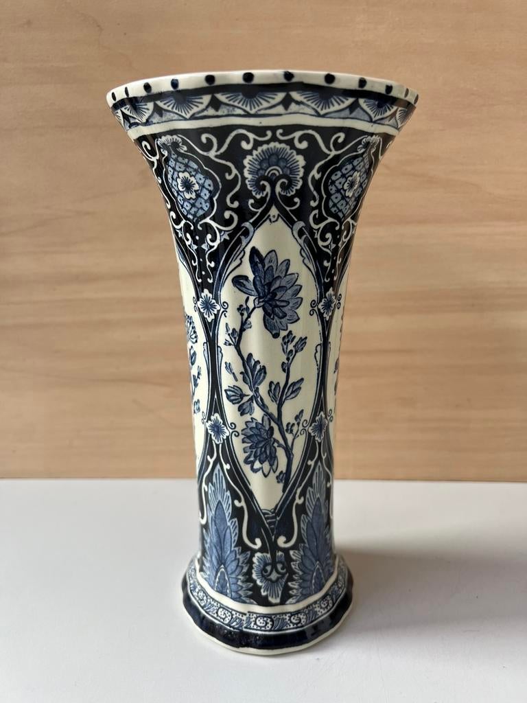 Zeer oude Delftse vaas by Boch., Antiek en Kunst, Ophalen of Verzenden