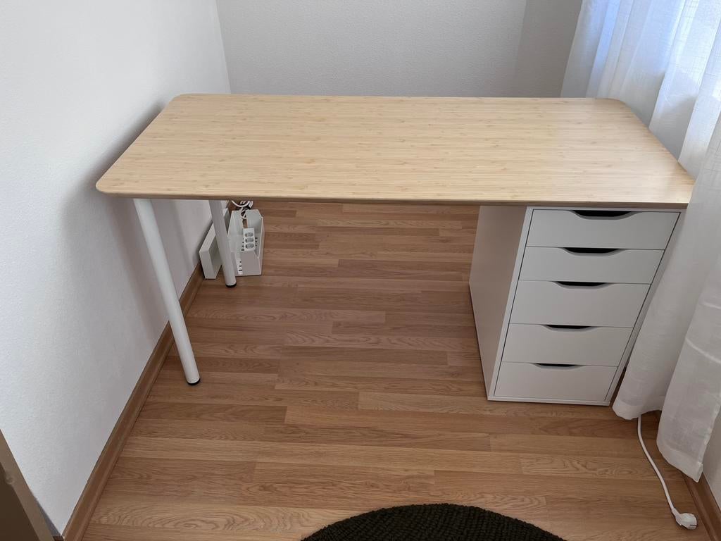 Ikea anfallare alex bureau bamboe/wit 140x65 met ladeblok, Huis en Inrichting, Bureaus, Ophalen, Zo goed als nieuw, IKEA, 140 cm