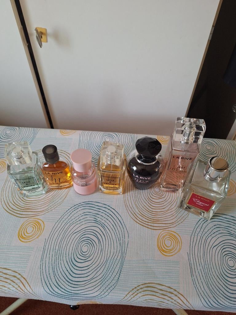 Eau de parfum, Verzamelen, Ophalen of Verzenden, Parfumfles