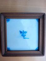 Antieke delftse tegel met afbeelding van bloem - Fries witje, Ophalen of Verzenden