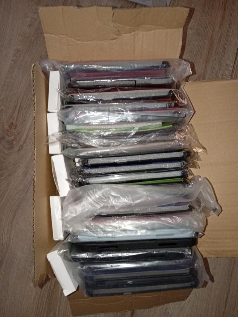 Doos met 25 nieuw tablet hoezen, Ophalen of Verzenden, Nieuw