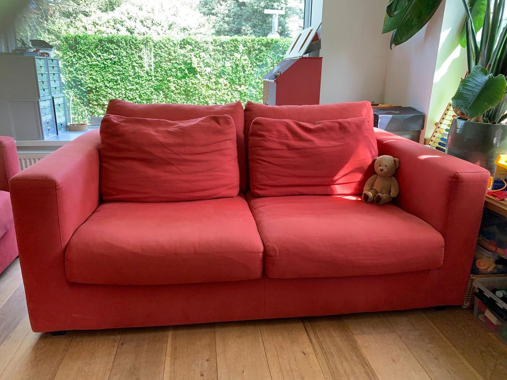 Twee rode banken - 225x115 cm en 185x115 cm, Huis en Inrichting, Banken | Bankstellen, Ophalen, Gebruikt, 100 tot 125 cm, Driepersoons