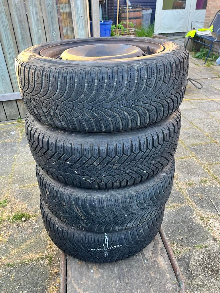 Goodyear Ultragrip winterbanden Volvo V50 16inch, Ophalen, Gebruikt, 16 inch, Banden en Velgen