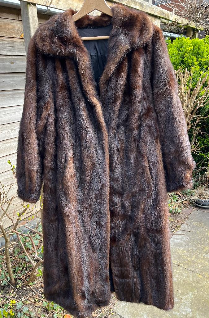 Nertsmantel, kleur bruin, lang model, prachtige kwaliteit, Kleding | Dames, Jassen | Winter, Ophalen, Zo goed als nieuw, Maat 42/44 (L)
