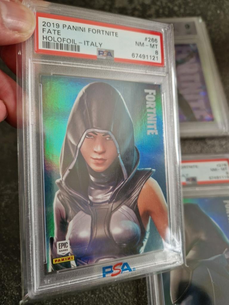 2019 Panini Fortnite Fate Holofoil PSA 8 NM-MT, Ophalen of Verzenden, Zo goed als nieuw, Plaatje