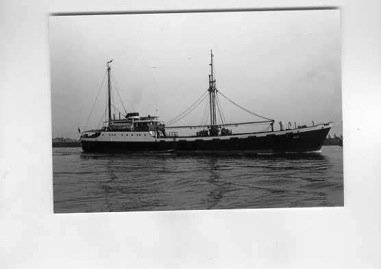 scheepvaart-foto-KNSM-amsterdam-nero, Verzamelen, Scheepvaart, Ophalen of Verzenden, Zo goed als nieuw, Boek of Tijdschrift