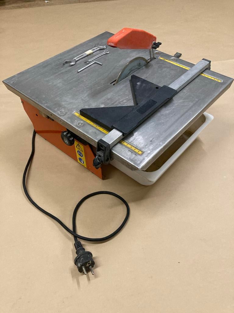 Tyrolit Tegel Nat Slijpmachine 220V 550W met toebehoren, Doe-het-zelf en Verbouw, Gereedschap | Zaagmachines, Ophalen, Gebruikt