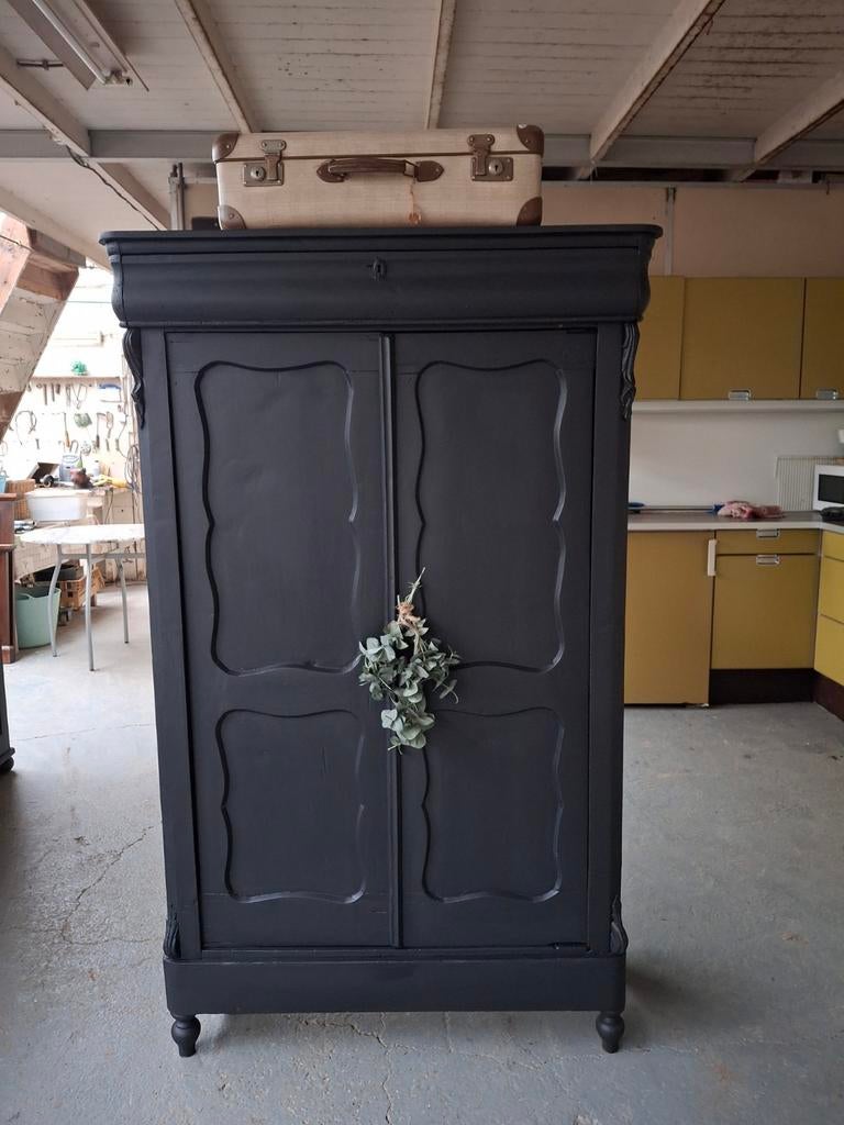 Antieke stoere zwarte biedermeier kast, Antiek en Kunst, Antiek | Meubels | Kasten, Ophalen of Verzenden