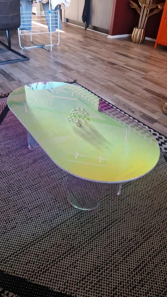 Iriserende ovale salontafel acryl/plexiglas regenboog, Huis en Inrichting, Tafels | Salontafels, Ophalen, Overige materialen, Gebruikt