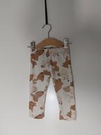 Schattig broekje met allover print van wilde dieren maat 74, Kinderen en Baby's, Babykleding | Maat 74, Ophalen of Verzenden, Zo goed als nieuw