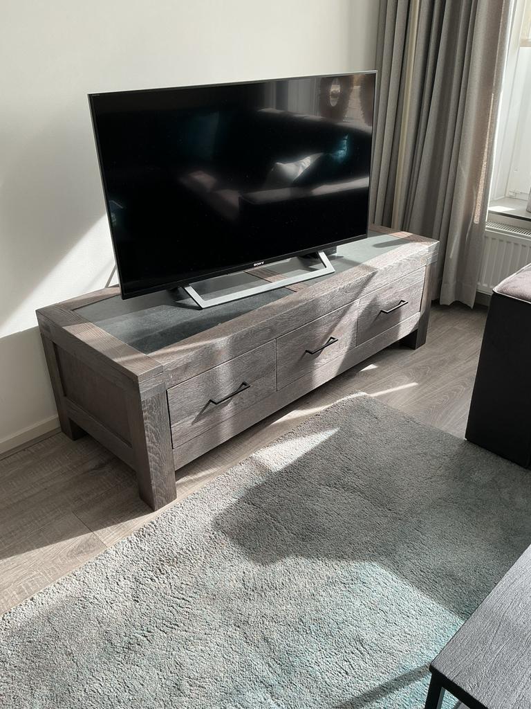 Massief eiken meubelen., Ophalen