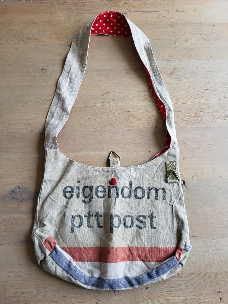 tas gemaakt van oude postzakken, past A4 in, Ophalen of Verzenden, Zo goed als nieuw, Handtas