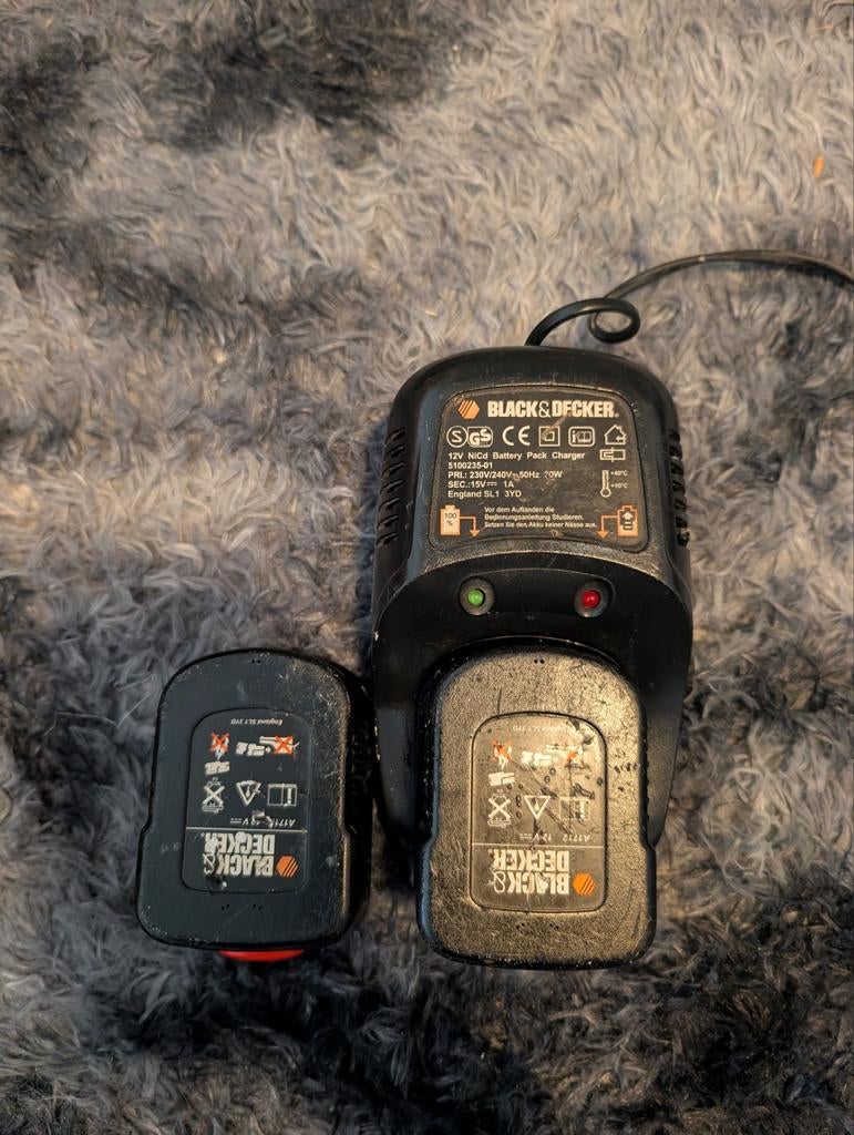 Black & Decker acculader met twee accu's, Ophalen of Verzenden, Gebruikt