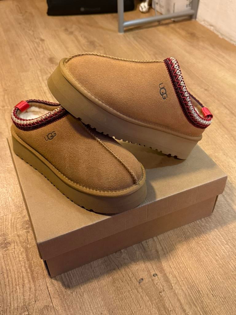 UGG Tasman (39), Kleding | Dames, Schoenen, Bruin, Nieuw, Ophalen of Verzenden, Pantoffels of Sloffen