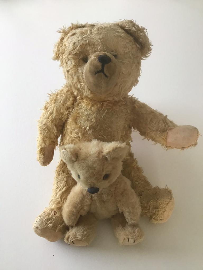 2 lieve oude beertjes, maten bij de foto’s, Verzamelen, Beren en Cherished Teddies, Ophalen of Verzenden, Gebruikt, Stoffen beer