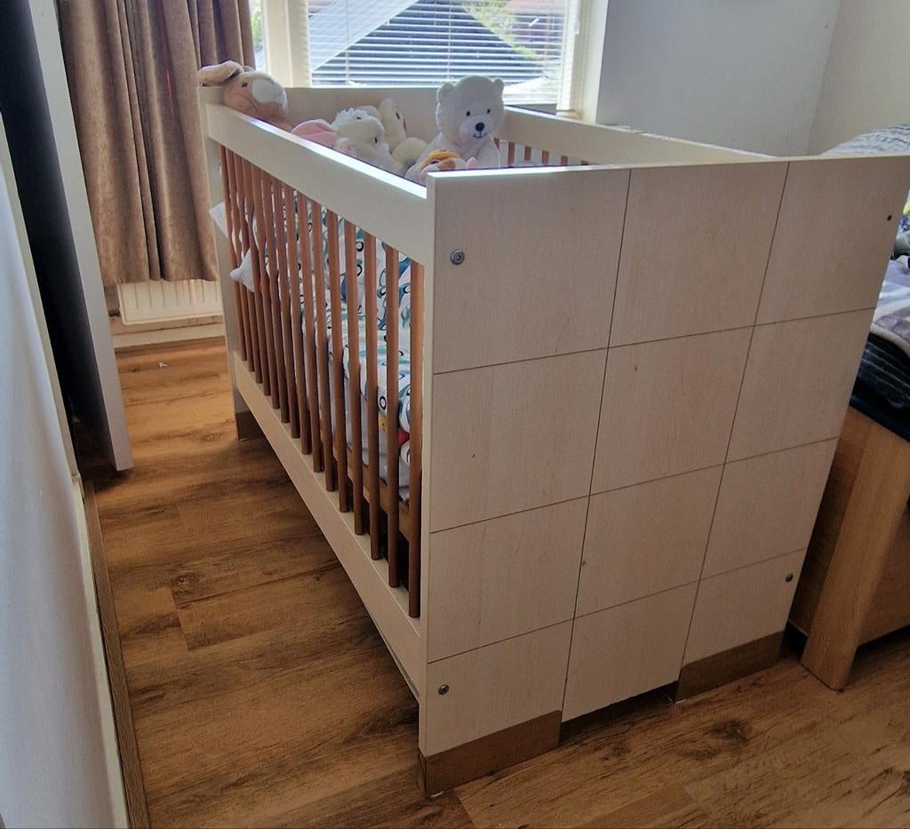 Houten babybox met spijlen en dichte zijkanten, Kinderen en Baby's, Boxen, Ophalen, Gebruikt, Rechthoekig
