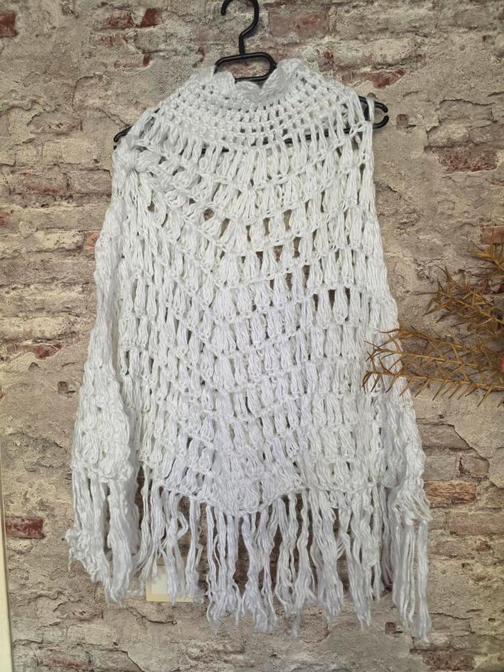 Witte gehaakte poncho - One Size, Kleding | Dames, Overige Dameskleding, Zo goed als nieuw, Ophalen of Verzenden