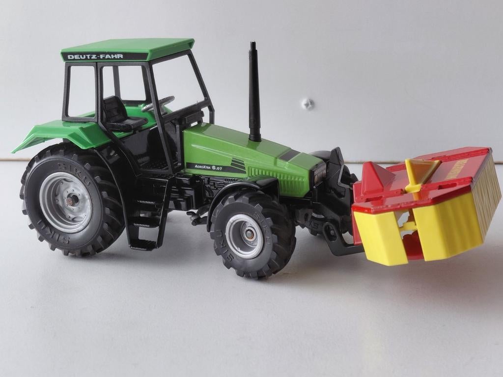 Siku 3156 Deutz-Fahr tractor & frontmaaier modelauto farmer, Hobby en Vrije tijd, Modelauto's | 1:32, Ophalen of Verzenden, Zo goed als nieuw