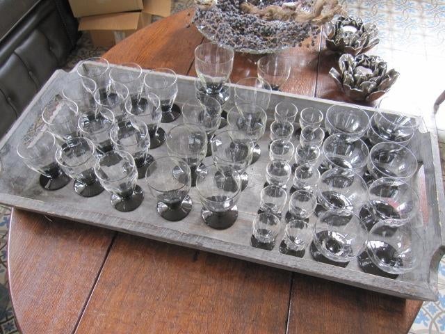 42 st retro glasservies op zwarte voet, waterglazen, Antiek en Kunst, Antiek | Glas en Kristal, Ophalen
