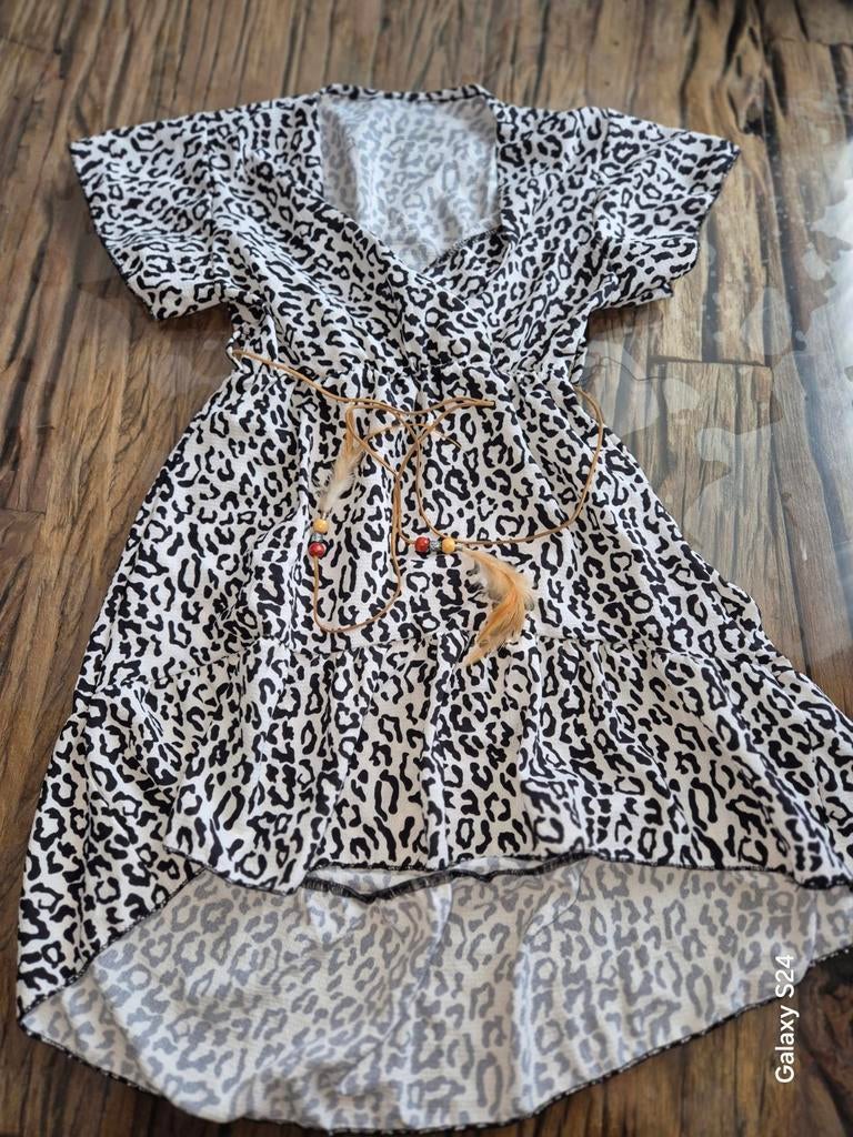 Leopardprint jurkje maat 116 met riempje en veren, Kinderen en Baby's, Kinderkleding | Maat 116, Ophalen of Verzenden, Nieuw, Meisje