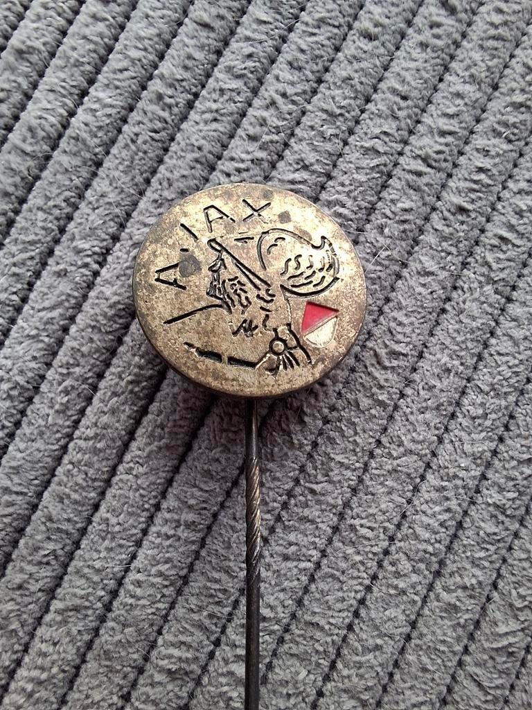 Vintage Ajax Speldje / Pin - Voetbalclub Amsterdam, Verzamelen, Speldjes, Pins en Buttons, Ophalen of Verzenden, Gebruikt, Sport