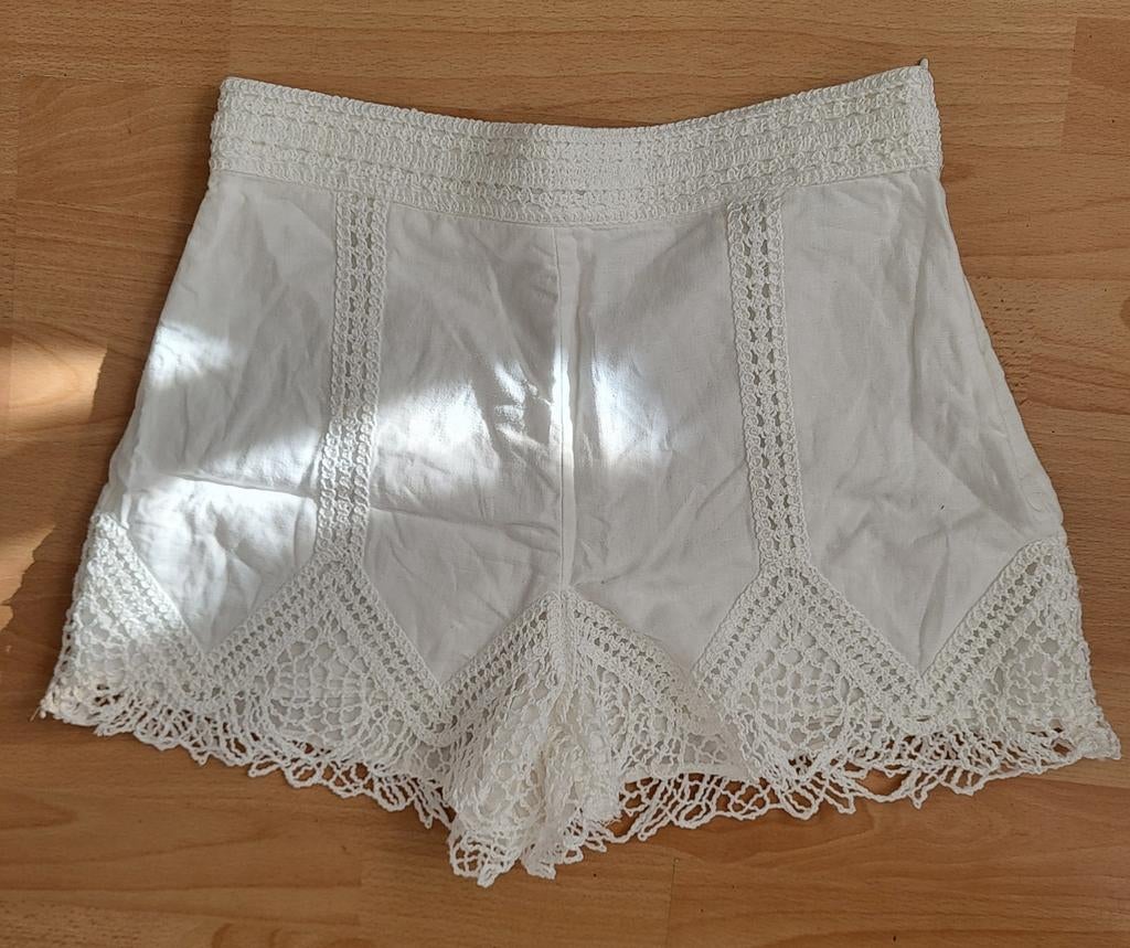 Zara linnen korte broek in maat 36, met kanten, Kleding | Dames, Liu Jo Pinko, Overige kleuren, Kort, Ophalen of Verzenden