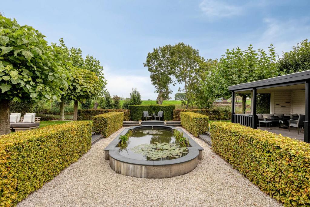 Betonnen vijverbak met natuurstenen rand, Tuin en Terras, Ophalen, Gebruikt