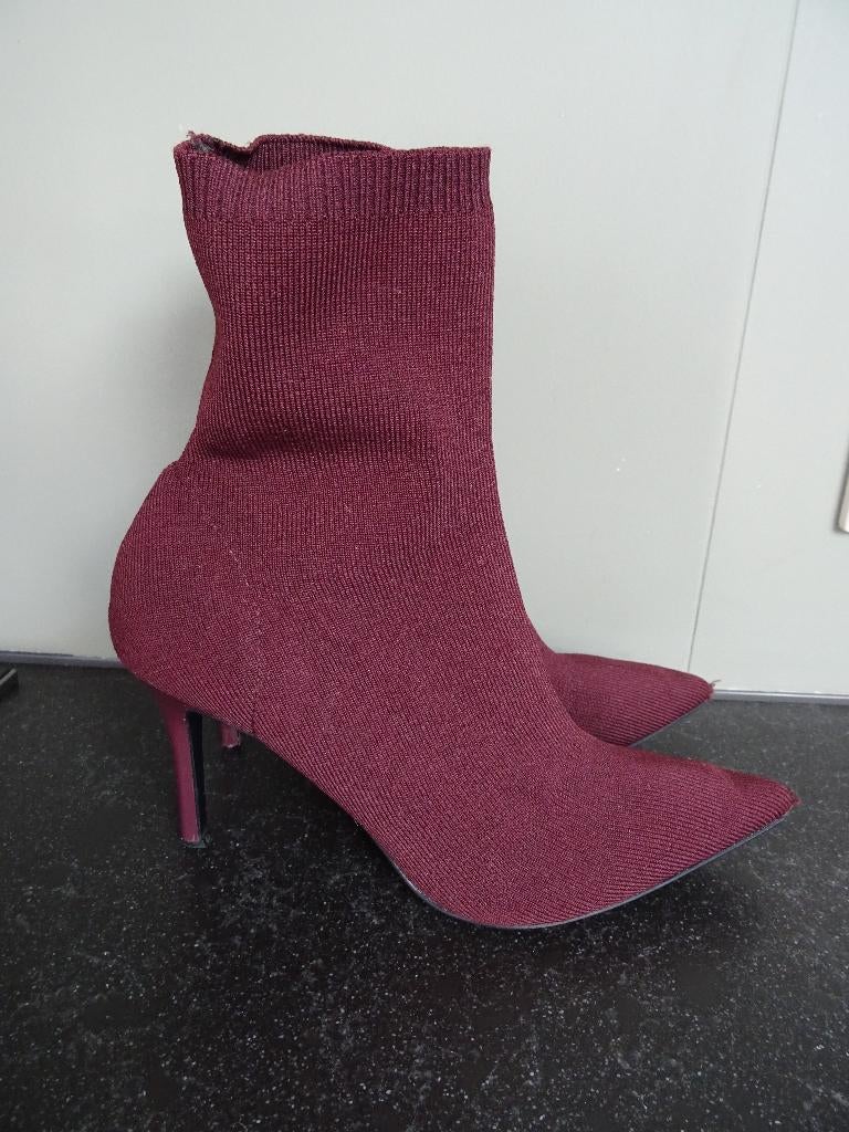 MANGO maat 37, aparte aubergine hak laarzen., Kleding | Dames, Schoenen, Mango, Lage of Enkellaarzen, Ophalen of Verzenden, Zo goed als nieuw