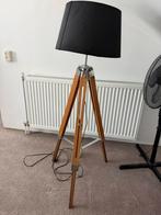 Vloerlamp hout met zwart kapje, Huis en Inrichting, Lampen | Vloerlampen, Ophalen of Verzenden, Gebruikt, Hout, 100 tot 150 cm