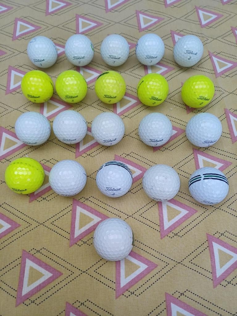 AVX Titleist golfballen, Sport en Fitness, Ophalen of Verzenden, Zo goed als nieuw, Bal(len)