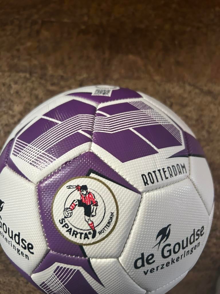 Officiele trainingbal van voetbalclub Sparta NIEUW, Seizoenskaart, Eén persoon