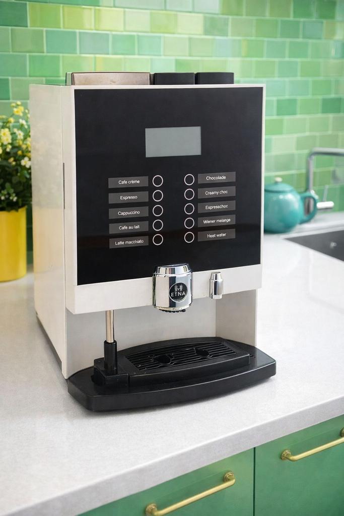Edna Dorado compact koffiemachine, Witgoed en Apparatuur, Koffiezetapparaten, 10 kopjes of meer, Ophalen, Zo goed als nieuw, Koffiemachine