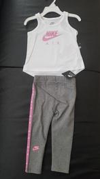 80/86 Nike meisjes set: roze/wit top & grijze legging Nieuw, Meisje, Nieuw, Ophalen of Verzenden, Setje
