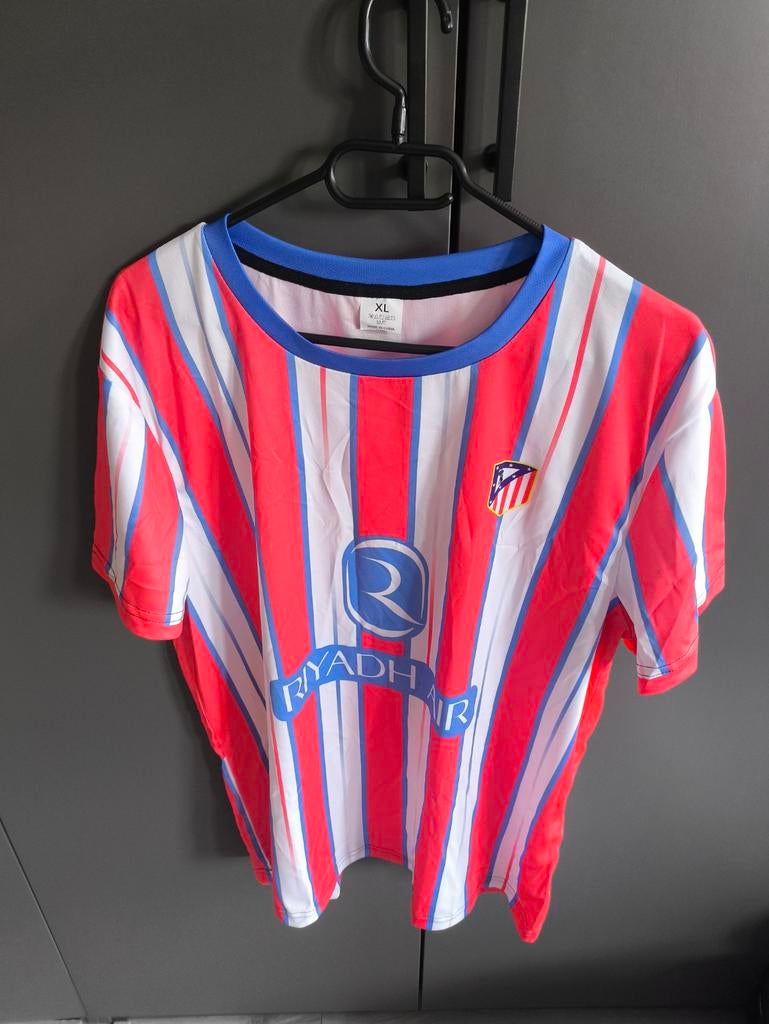 Leuke atletico Madrid voetbalshirt maat XL - nieuw, Maat XL, Ophalen of Verzenden, Nieuw, Shirt