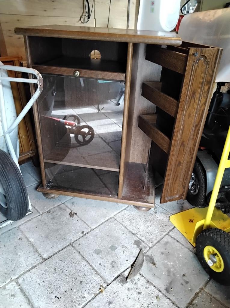 Gratis kast voor stereo installatie, Ophalen, 25 tot 50 cm, 50 tot 100 cm, Minder dan 100 cm