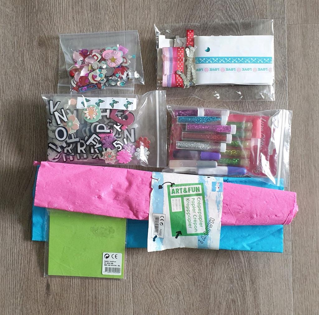 Knutsel materiaal, Ophalen