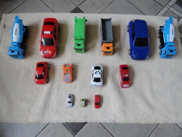 13 Kunststof Dickie Auto's (5-26cm), Kinderen en Baby's, Speelgoed | Speelgoedvoertuigen, Verzenden, Gebruikt