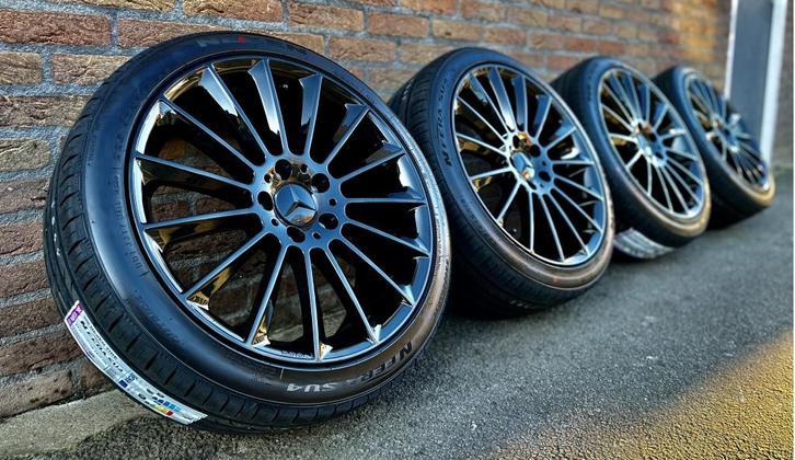 Mercedes A B C CLA velgen 18 inch zwart met nieuwe banden!, Niet ingevuld, 18 inch, Banden en Velgen, Niet ingevuld