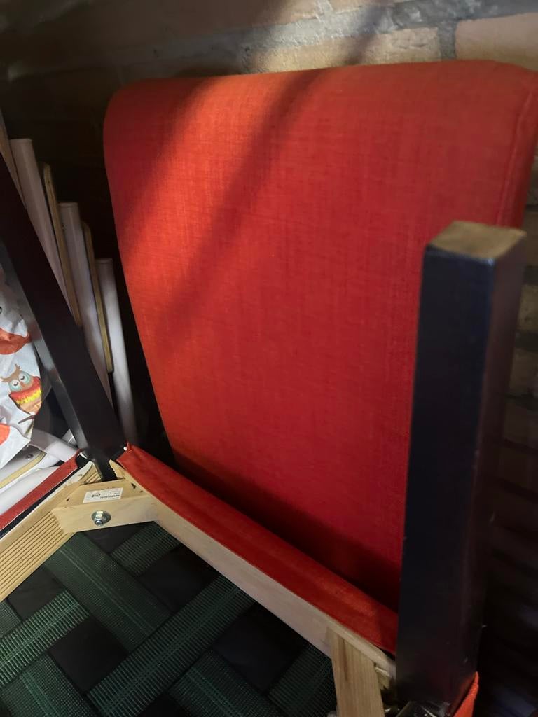 Diverse spullen: Traphekjes, Klamboe paal, Stoelen, Ophalen, Gebruikt, Vijf, Zes of meer stoelen, Rood