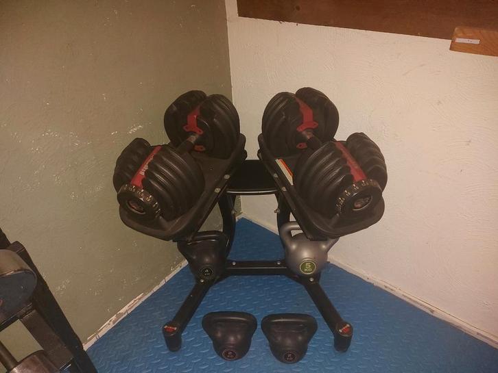 Verstelbare Dumbells met Standaard - Fitness Raw, Sport en Fitness, Fitnessmaterialen, Gebruikt, Dumbbell, Armen, Benen, Borst