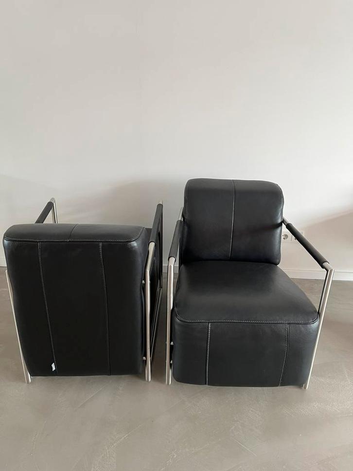 Twee zwarte leren stoelen, Huis en Inrichting, Fauteuils, Zo goed als nieuw, Leer, 50 tot 75 cm, 75 tot 100 cm, Ophalen