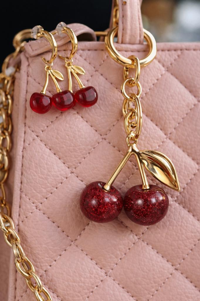 Kersen oorbellen & Kersen tassenhanger, Sieraden, Tassen en Uiterlijk, Oorbellen, Nieuw, Overige materialen, Goud, Ophalen of Verzenden