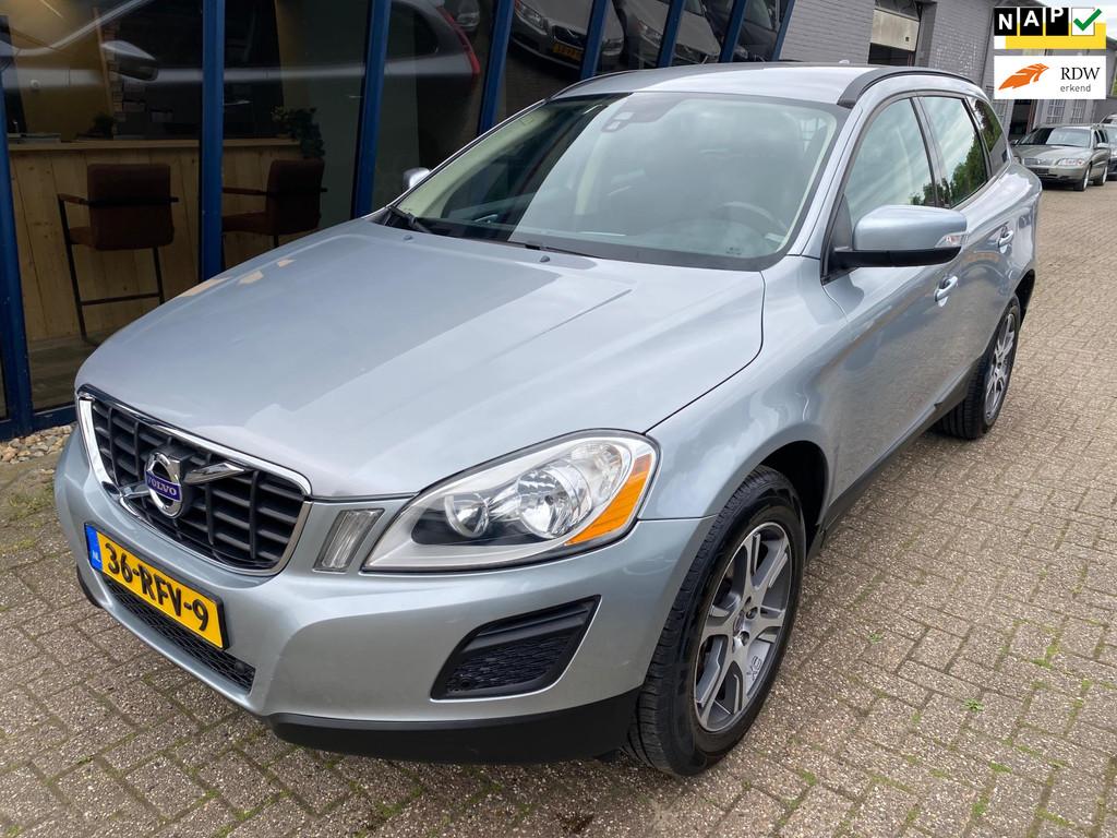 Volvo XC60 2.0T Kinetic NL-AUTO / NAVI / PDC / TREKHAAK, Auto's, Euro 5, Parkeersensor, Zwart, 4 cilinders