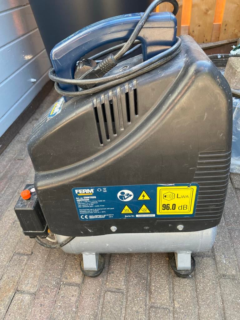 Ferm CRM 1036 Compressor - Gebruikt maar werkt prima, Doe-het-zelf en Verbouw, Ophalen, Gebruikt, 6 tot 10 bar, Minder dan 200 liter/min