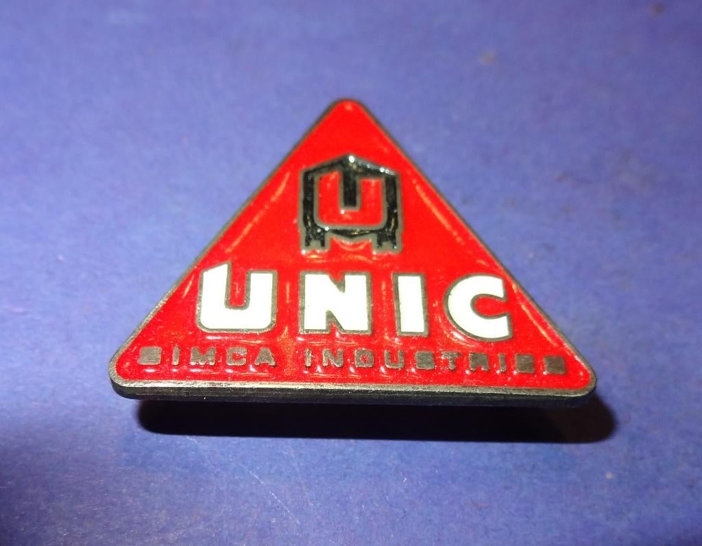 Unic Simca Vracht Auto Revers Knoop 33 x 30 mm, Verzenden, Gebruikt, Transport, Speldje of Pin