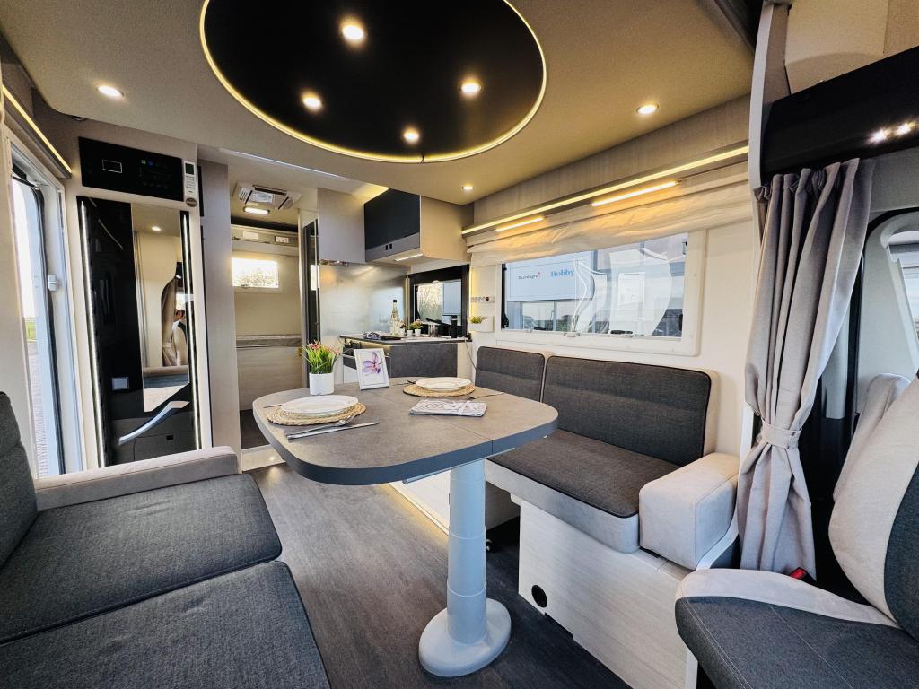 Challenger Graphite Ultimate 380 Automaat 5 Gordelplaatsen, Automaat, Ringverwarming, Luifel, Ford